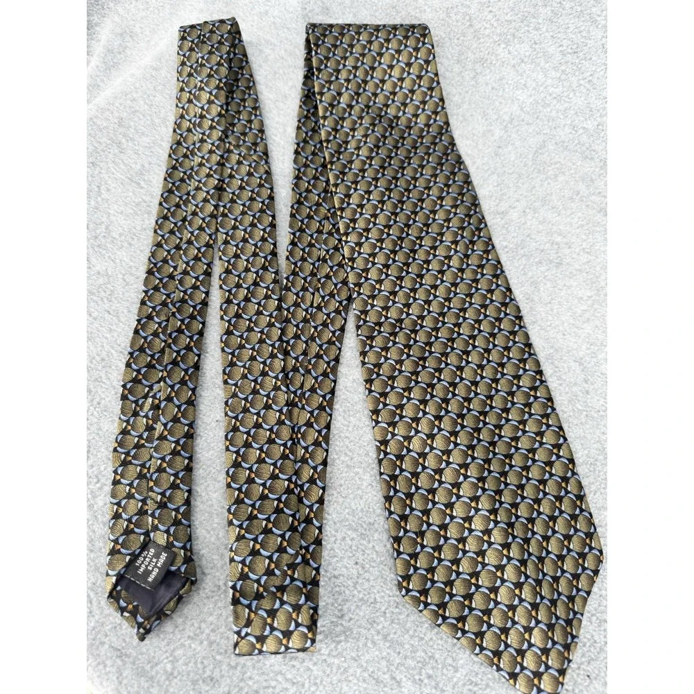 The Nature Conservancy men silk
